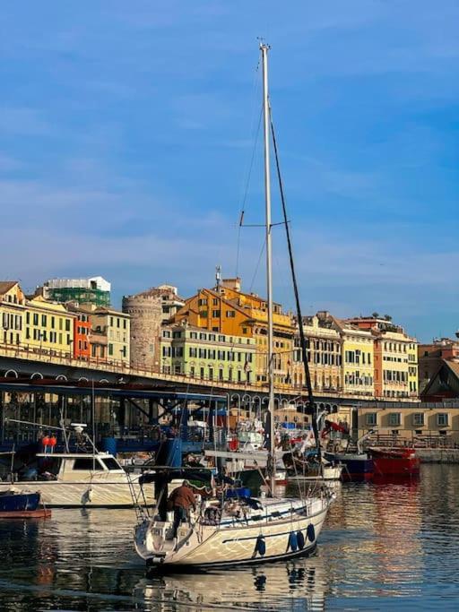 Overlooking The Porto Antico Of Genoa Apartman Kültér fotó